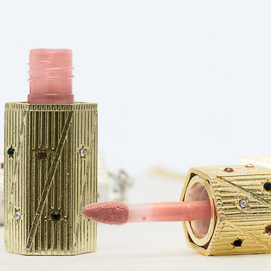 2Wins Makeup x Melis Göral Étoile Necklace Lip Gloss Gold